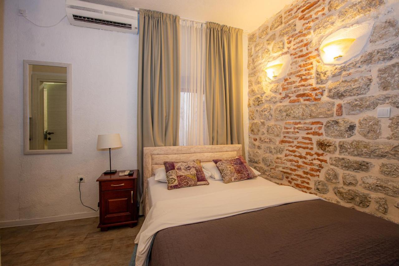 Antika Guesthouse Kotor Bagian luar foto