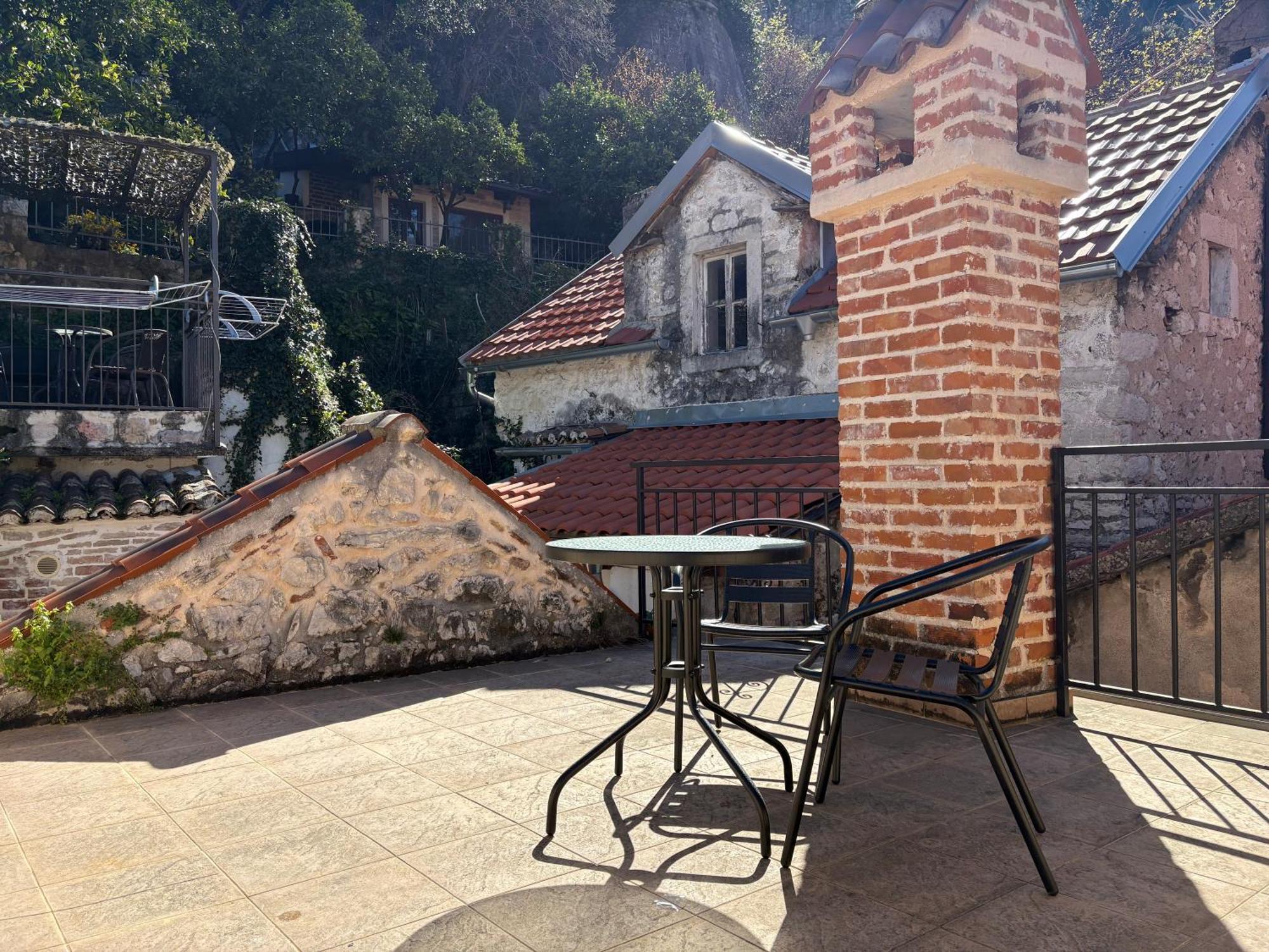 Antika Guesthouse Kotor Bagian luar foto