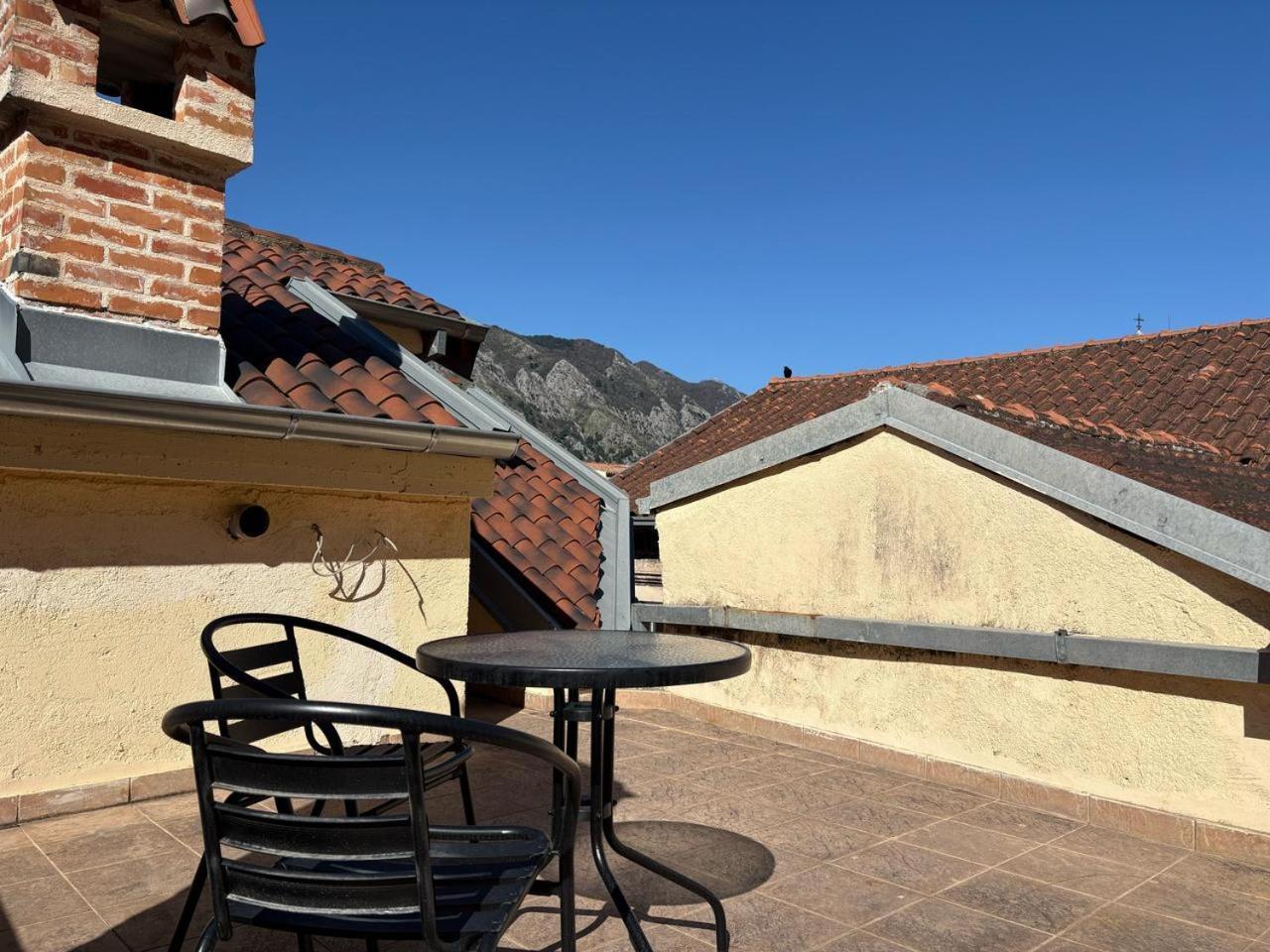 Antika Guesthouse Kotor Bagian luar foto