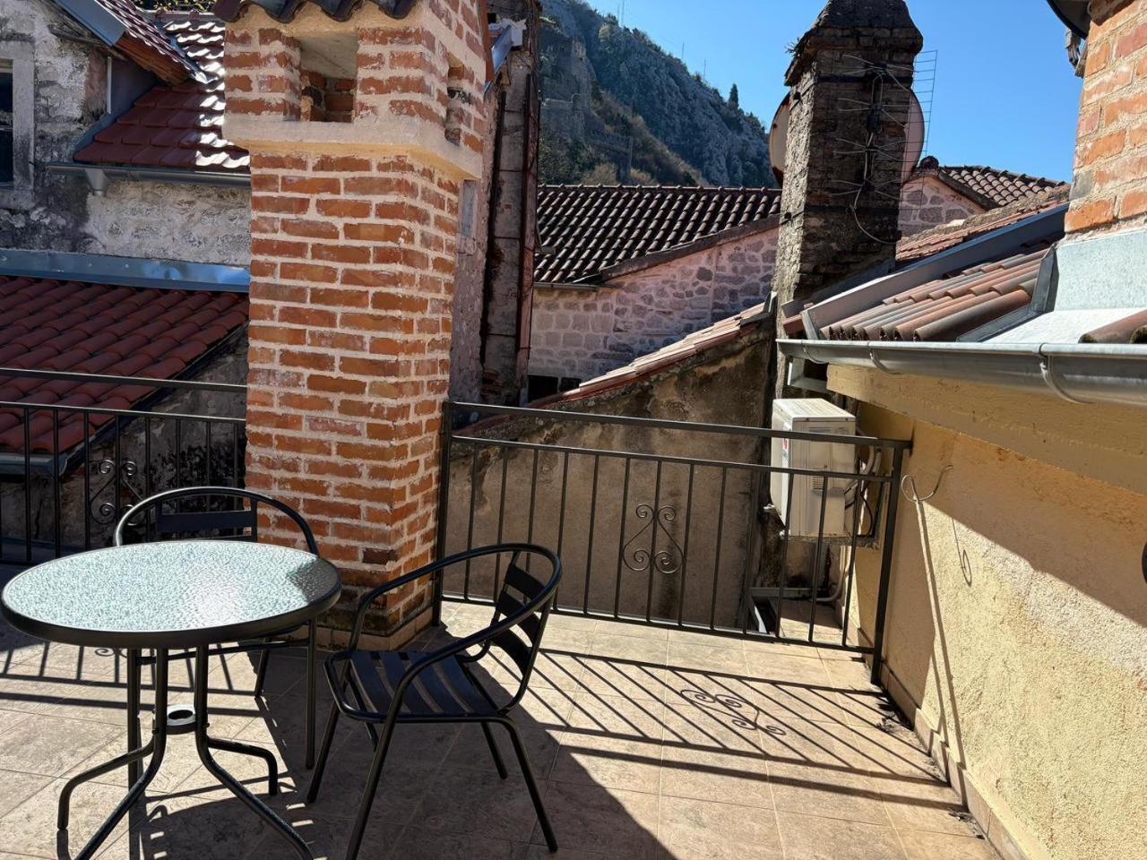 Antika Guesthouse Kotor Bagian luar foto