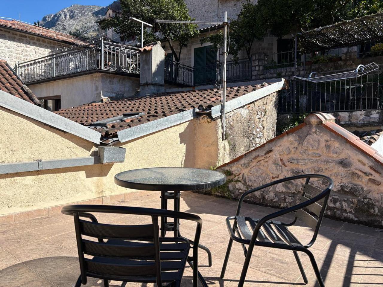 Antika Guesthouse Kotor Bagian luar foto