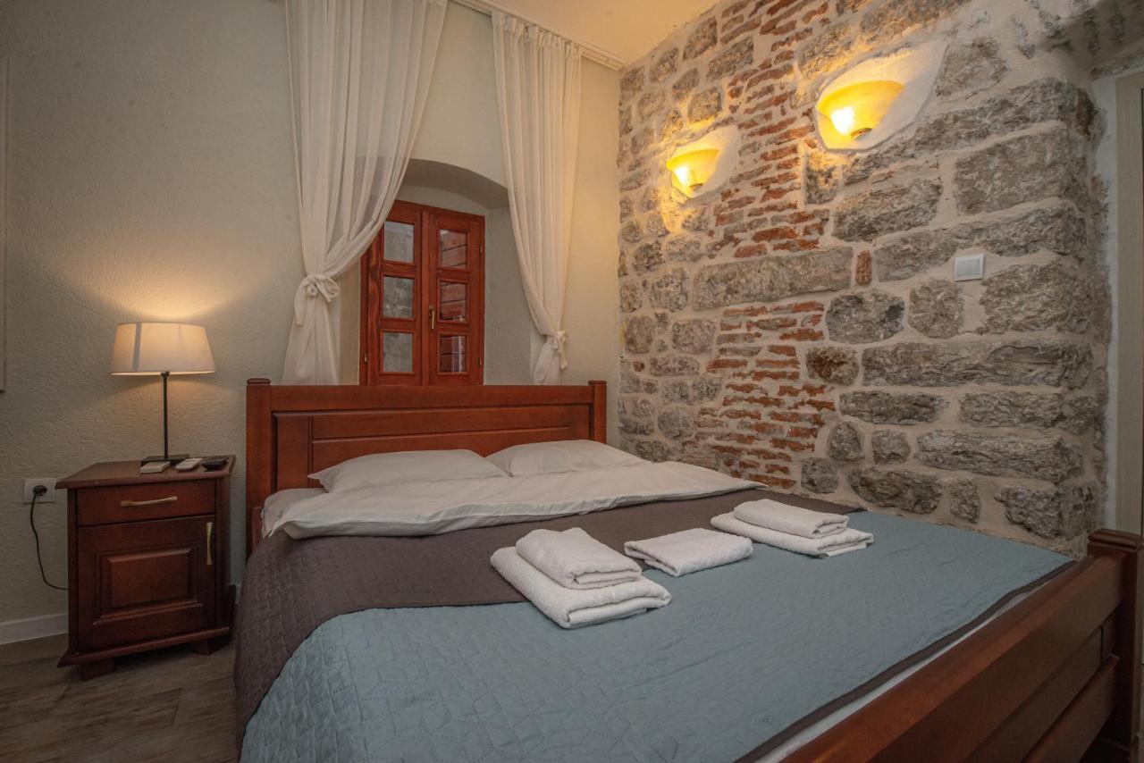 Antika Guesthouse Kotor Bagian luar foto